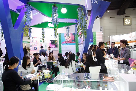 Facial mask focus in Bangkok