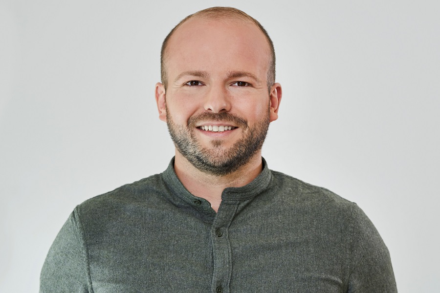 New sales manager and distributor