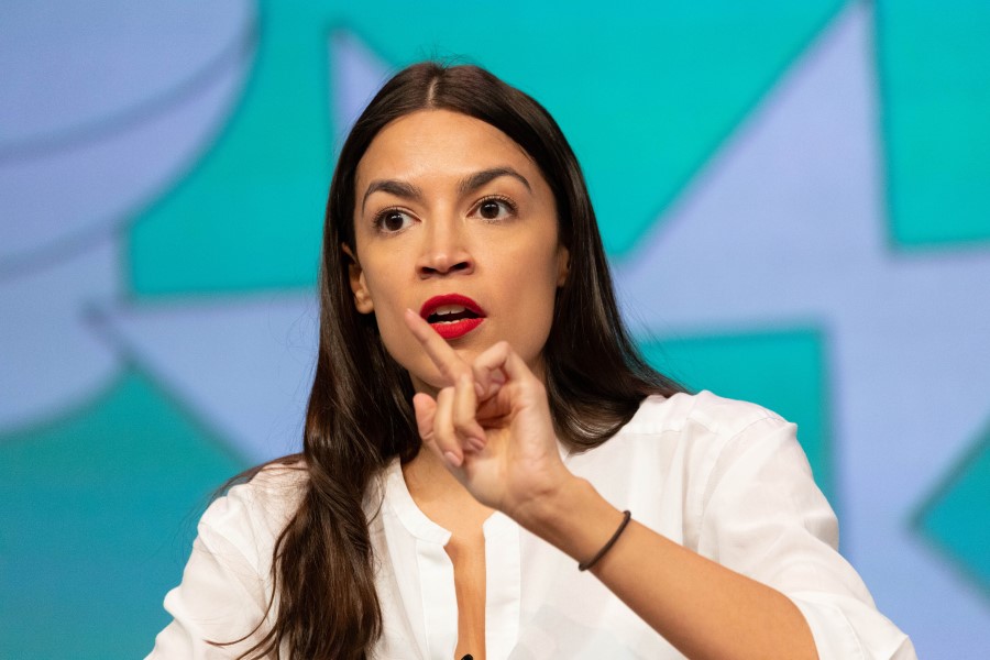 Alexandria Ocasio-Cortez issues call for action on US sunscreen rules
